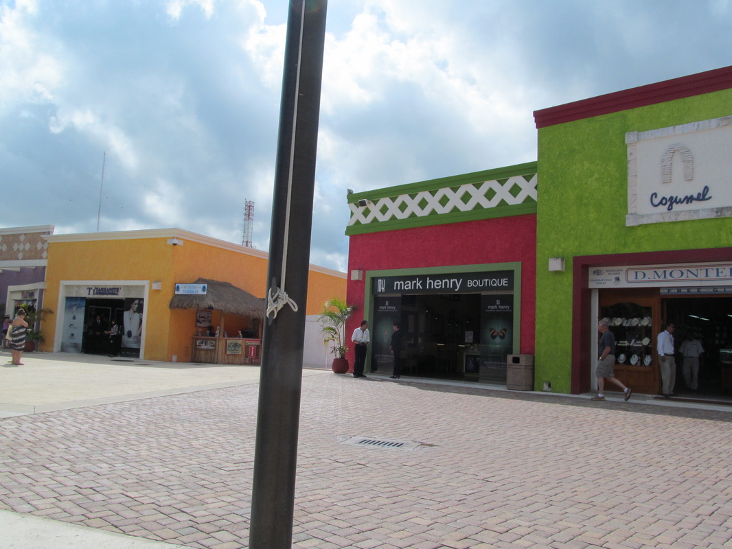 Some buildings at Puerta Maya