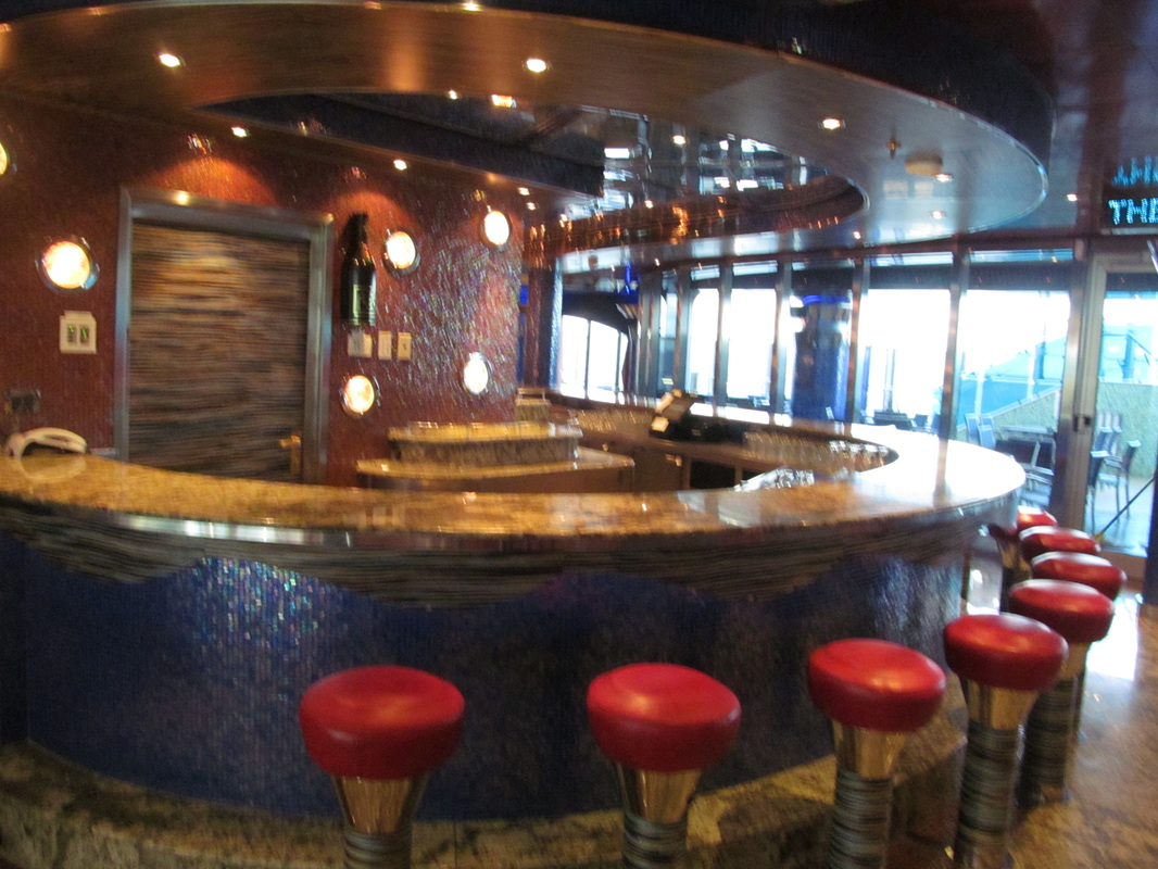 Carnival Dream Ocean Plaza Bar