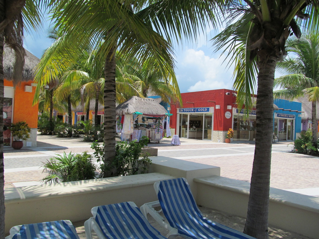 Shops at Puerta Maya Pier