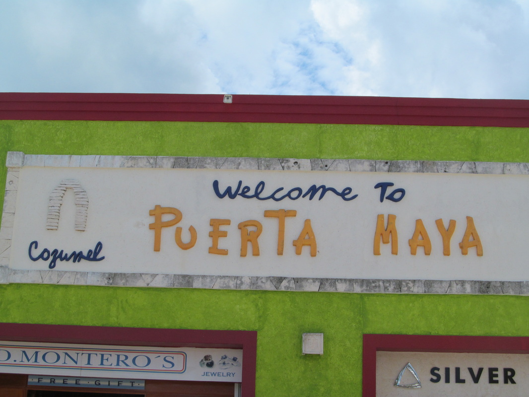 Welcome to Puerta Maya Sign