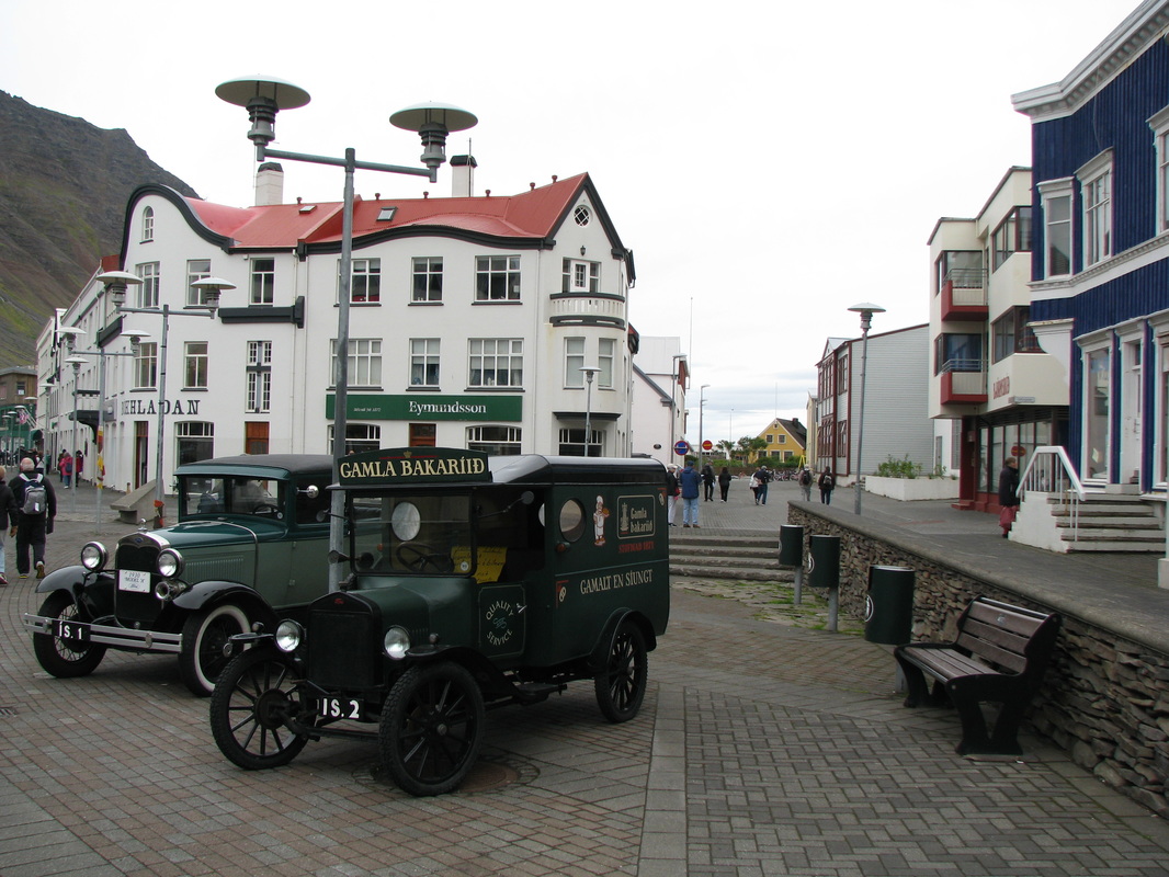 Old cars in front of bakery