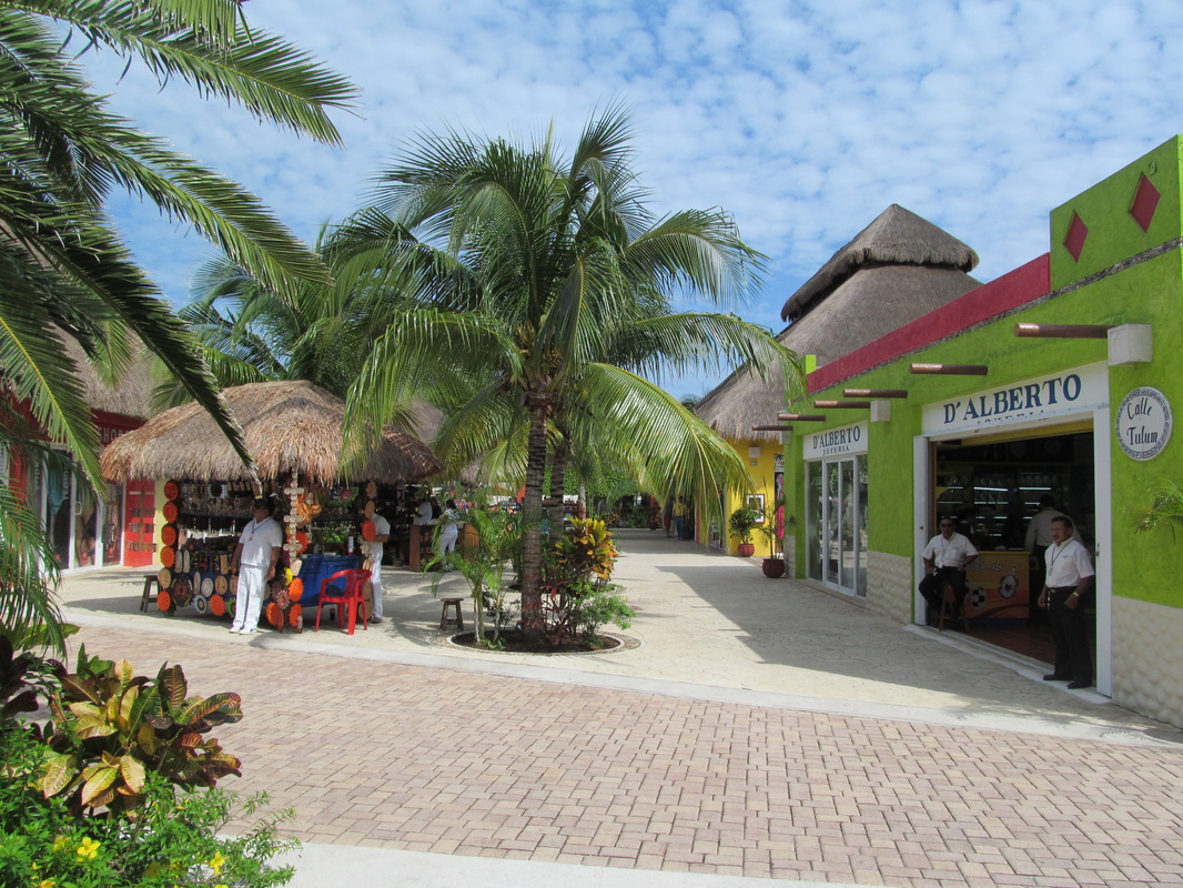 Shops At Puerta Maya Pier