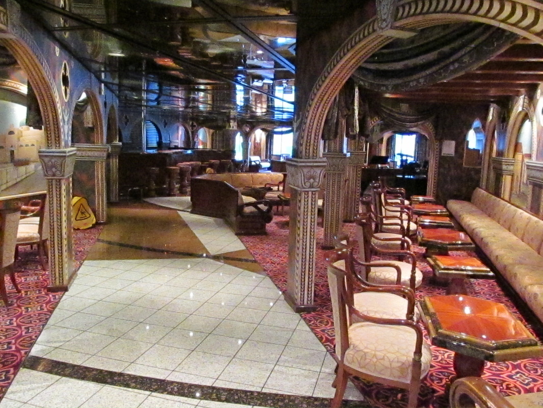 Romeo and Juliet Lounge on Carnival Elation