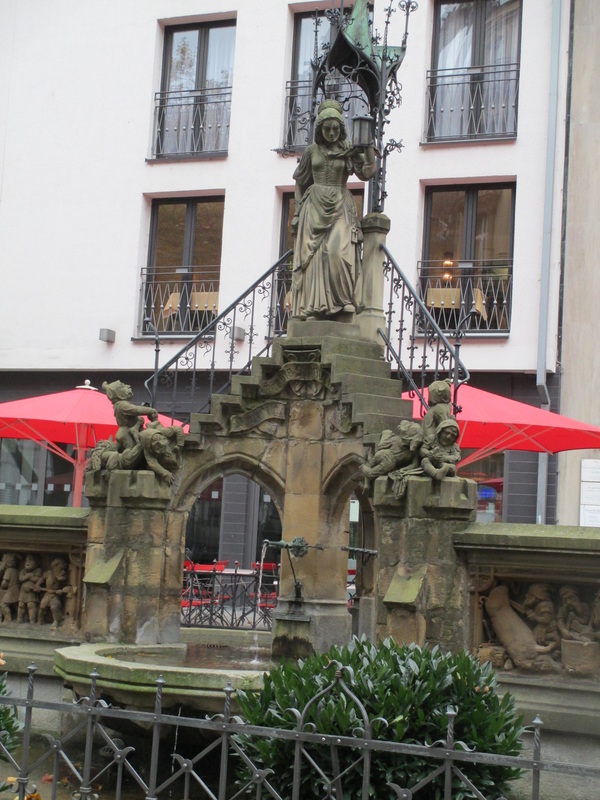 Statue with elves