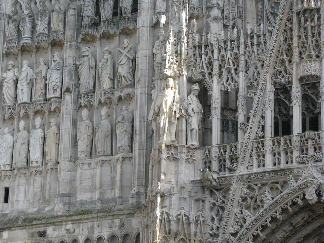 Up close view of front of Cathedrale Notre-Dame de Rouen