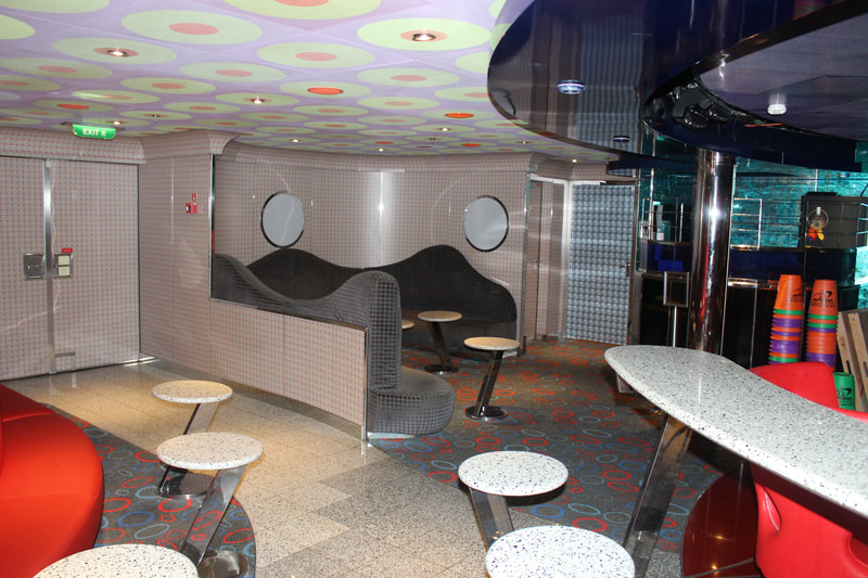 Carnival Dream Club 02 Lounge